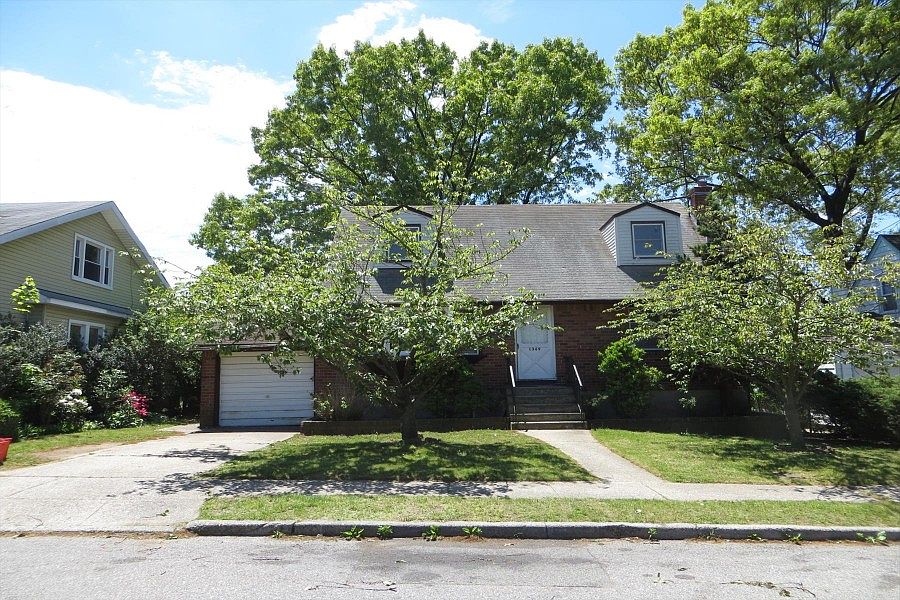 1st image of 1369 Star Ave