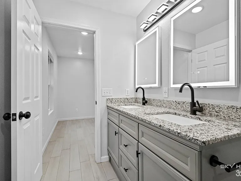 731 S Erika Ave — Photo 25