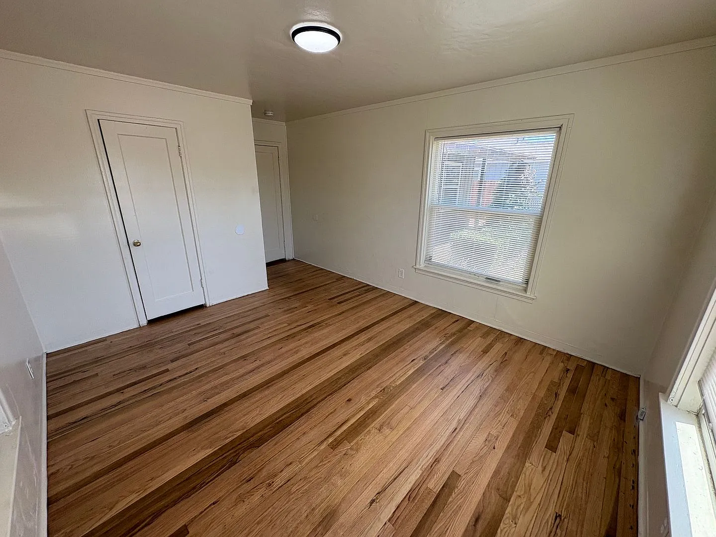 Charming Cozy Home for Rent Available Now! — Photo 4