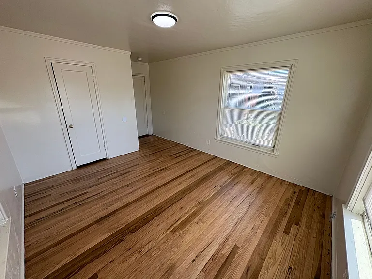 1216 N Conyer St — Photo 4