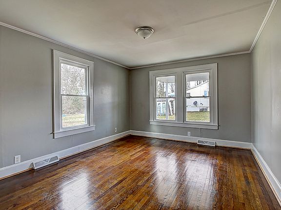 2nd image of 824 Hamrick St