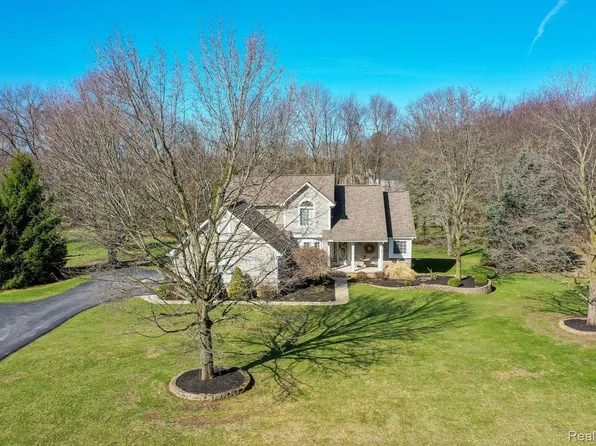 1616 Twin Lakes Blvd, Oxford, MI 48371