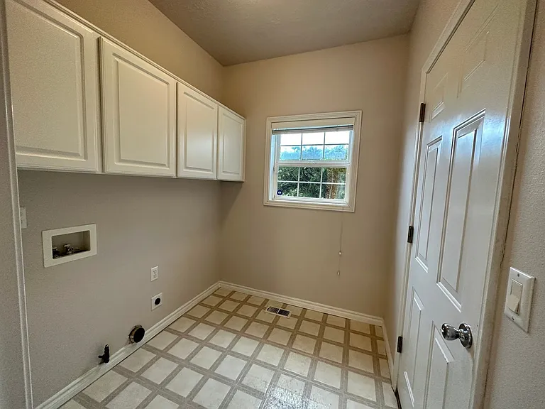 483 Yellowstone Dr S — Photo 21