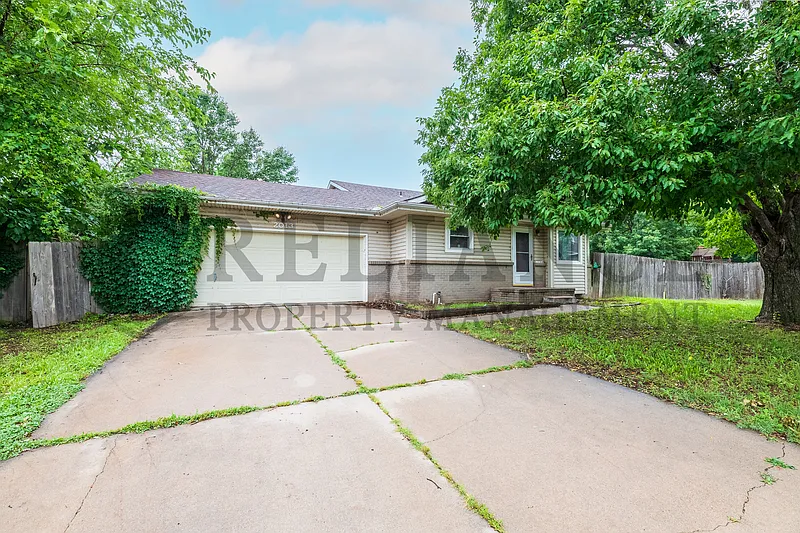 2013 N Parkridge Ct