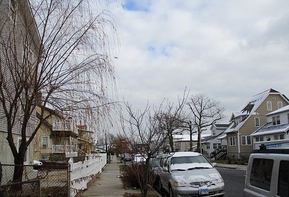 Exterior Neighborhood (street photo)