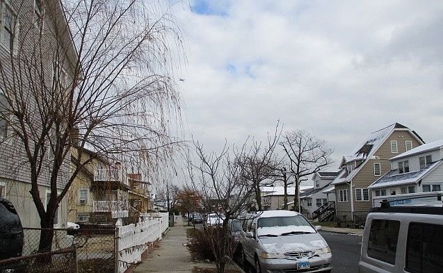 Exterior Neighborhood (street photo)