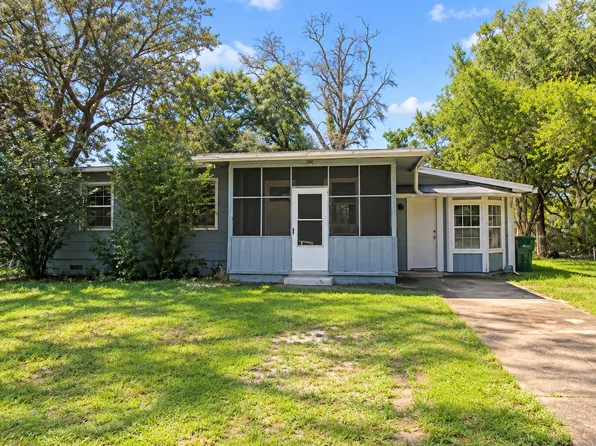 131 3rd St, Niceville, FL 32578