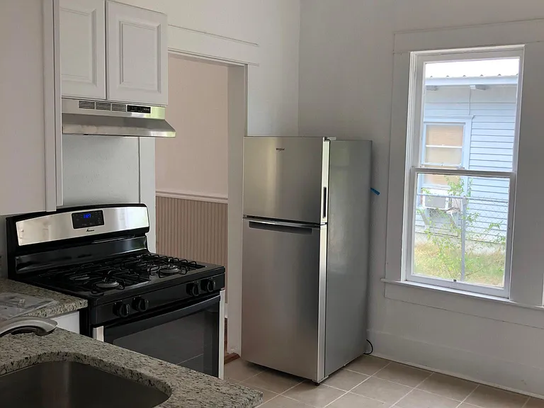 1402 Avenue D — Photo 4