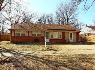1541 Hillcrest Dr, Manhattan, KS 66502