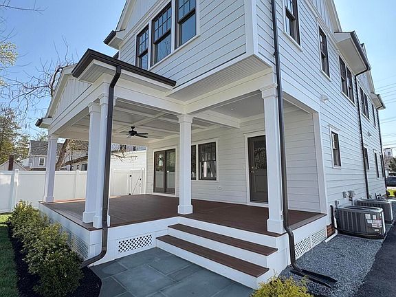 4th image of 179 Rumson Road