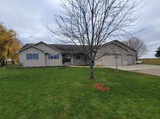 6439 County Road K, Omro, WI 54963