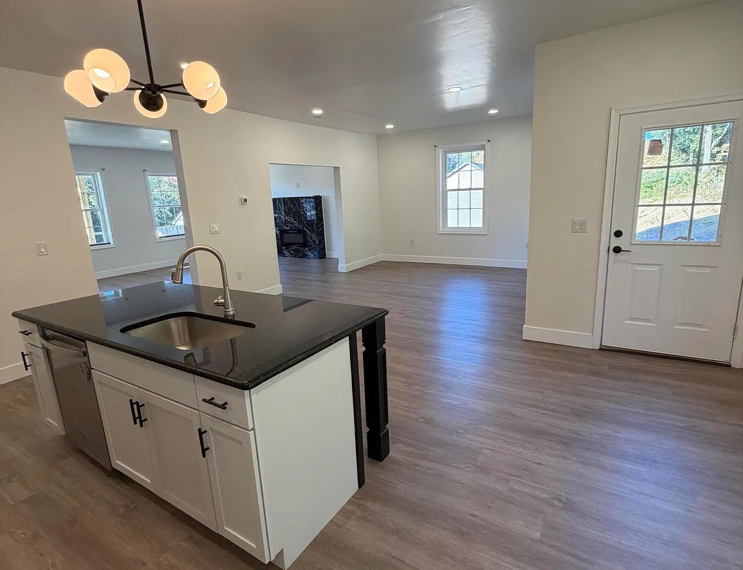 4 bed, 3.5 bath, 3280 sqft, $3,500 — Photo 3