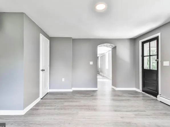 1375 Pennsylvania Ave, Emmaus, PA 18049