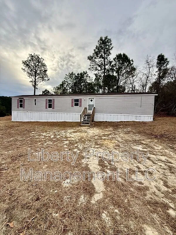 3 bed, 2.0 bath, $950 — Photo 1