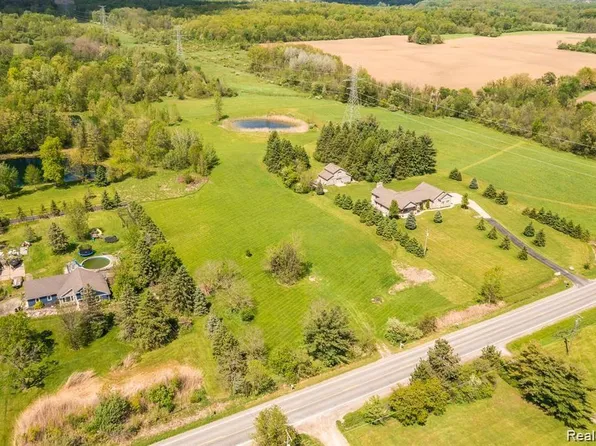 11325 Hill Rd, Goodrich, MI 48438