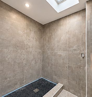 3rd image of 672 Elton St #2A