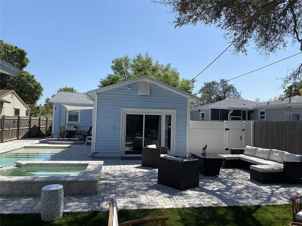 3 bed, 2.5 bath, 1150 sqft, $3,450 — Photo 3