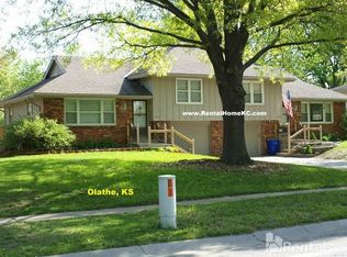 1512 E Sheridan St, Olathe, KS 66062