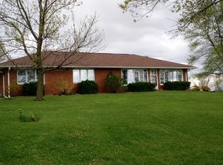 15605 Furrow Rd, Pekin, IL 61554