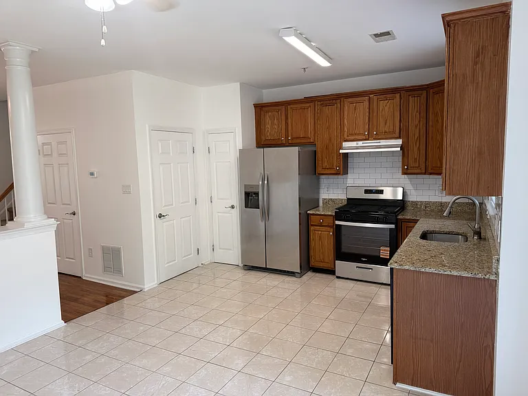 1209 Blossom Cir — Photo 5