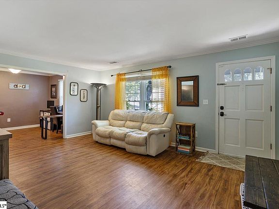 3rd image of 21 Olde Orchard Ln