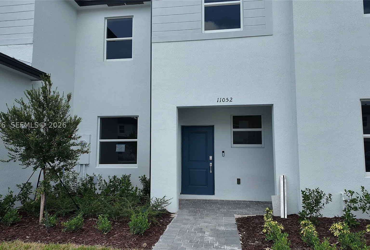 3 bed, 2.5 bath, $2,800 — Photo 2
