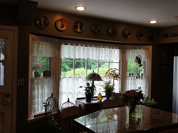 5th image of 8730 Parkway Dr