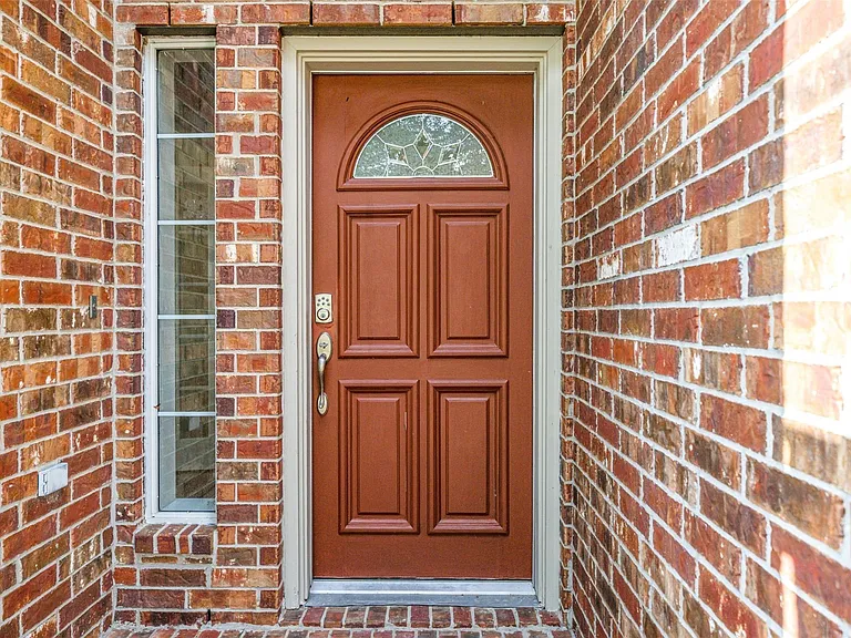 8811 Sun Haven Ln — Photo 3