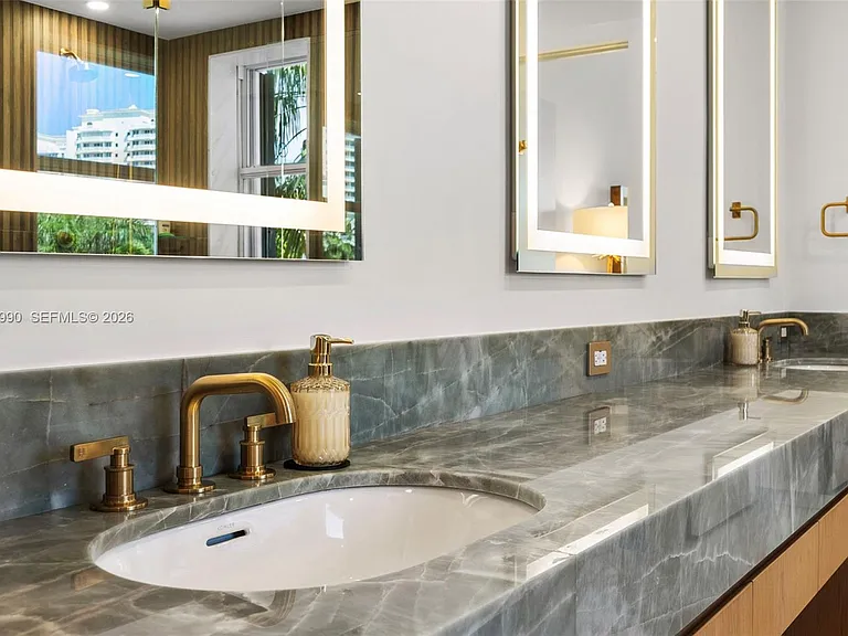 701 Crandon Blvd #401 — Photo 28