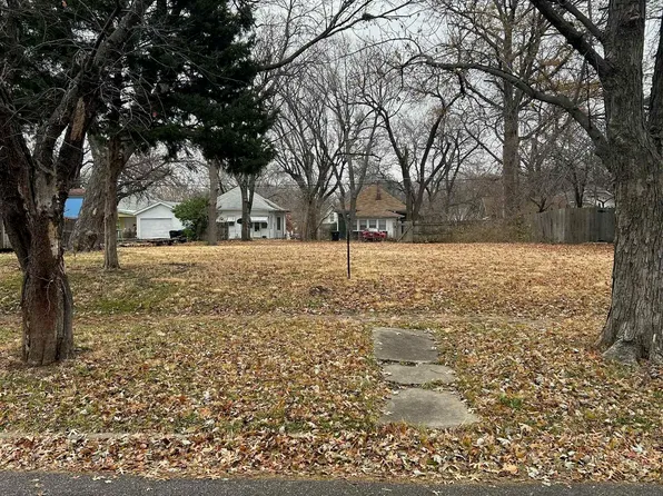 1122 SW Plass Ave, Topeka, KS 66604