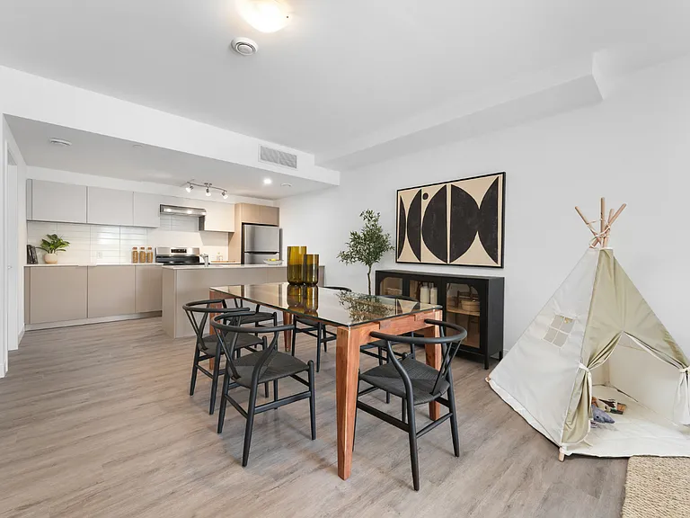 100 Manett Cres — Photo 30