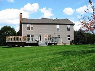 3rd image of 911 Carron Cir