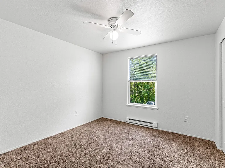 Eastway Circle Apartments — Photo 14