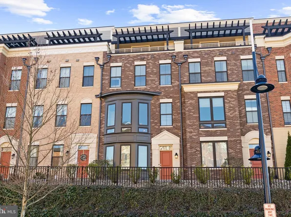 504 Riversail Ln, Oxon Hill, MD 20745