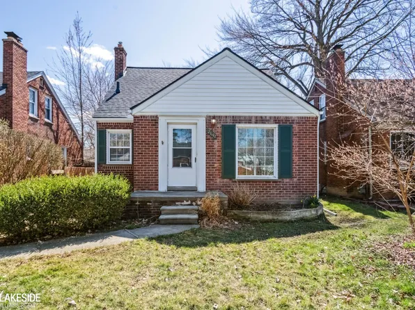 21112 Hunt Club Dr, Harper Woods, MI 48225