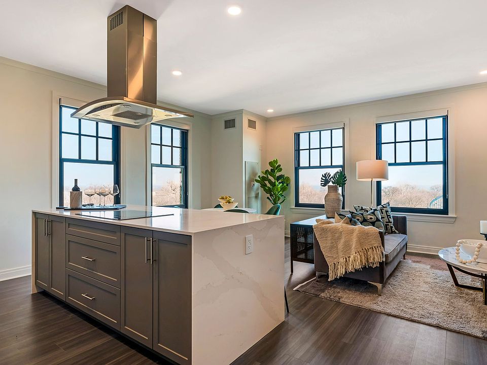 1st image of 2333 N Lincoln Park W #906