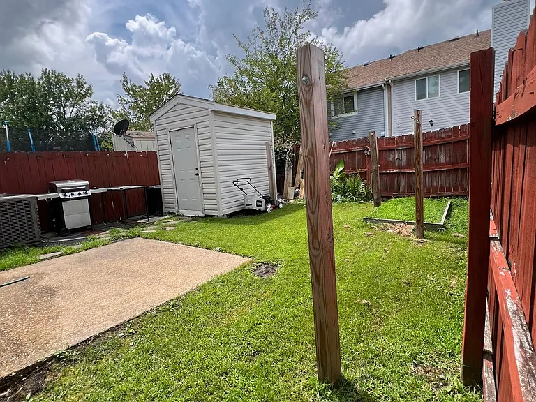 711 Woodbox Dr — Photo 10