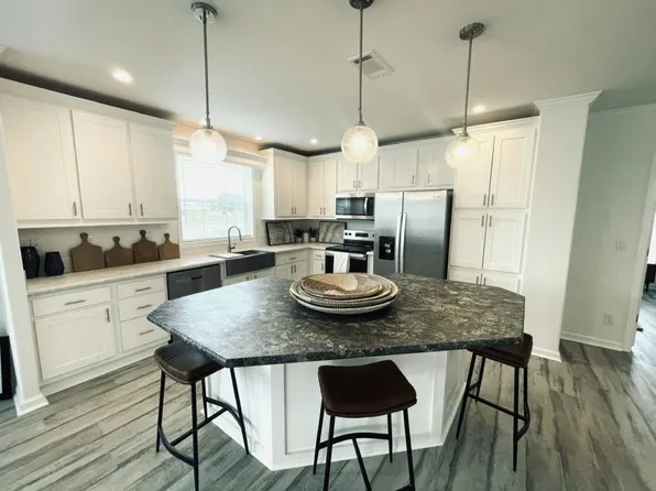 34628 Ballyhoo Dr #876, Zephyrhills, FL 33541