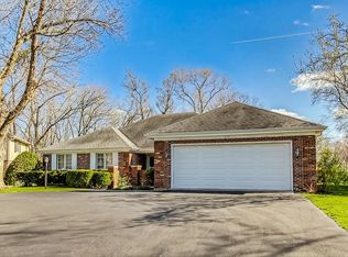 219 Bridle Path Cir, Oak Brook, IL 60523