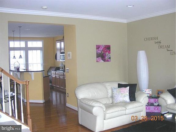 4th image of 1044 Hotchkiss Pl