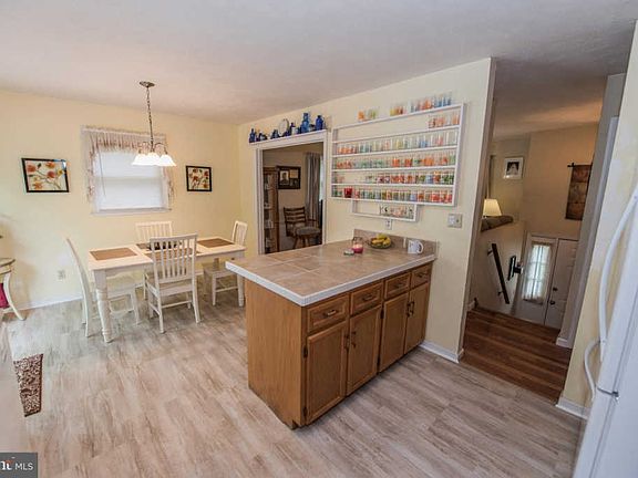 3rd image of 111 Paw Paw Dr