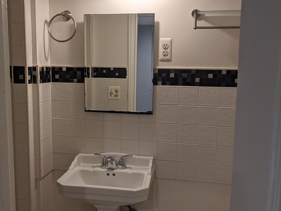 1st image of 2526 Tiemann Ave #1