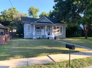 215 W Mesquite St, Uvalde, TX 78801