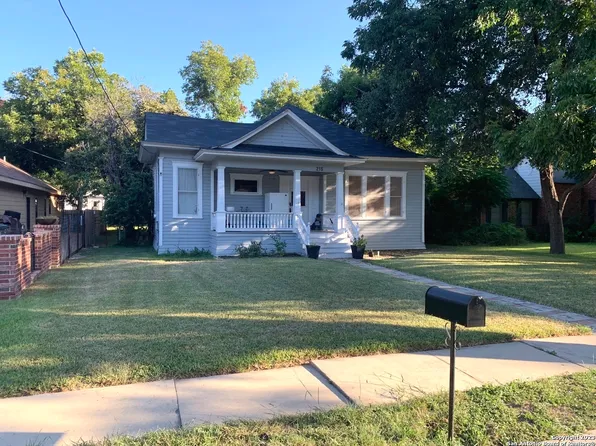 215 W Mesquite St, Uvalde, TX 78801