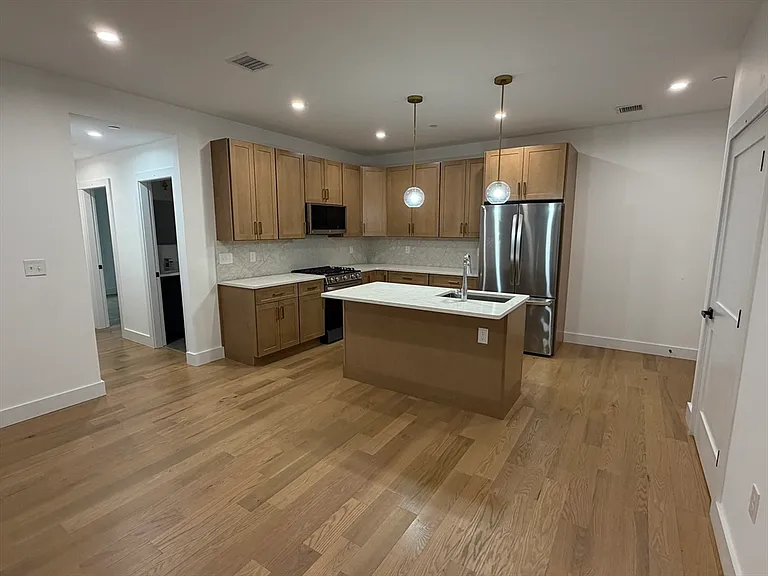 95 Addison St #206 — Photo 1