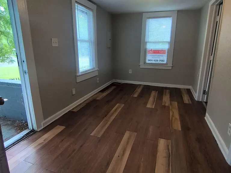 1551 W 33rd St #2 — Photo 2