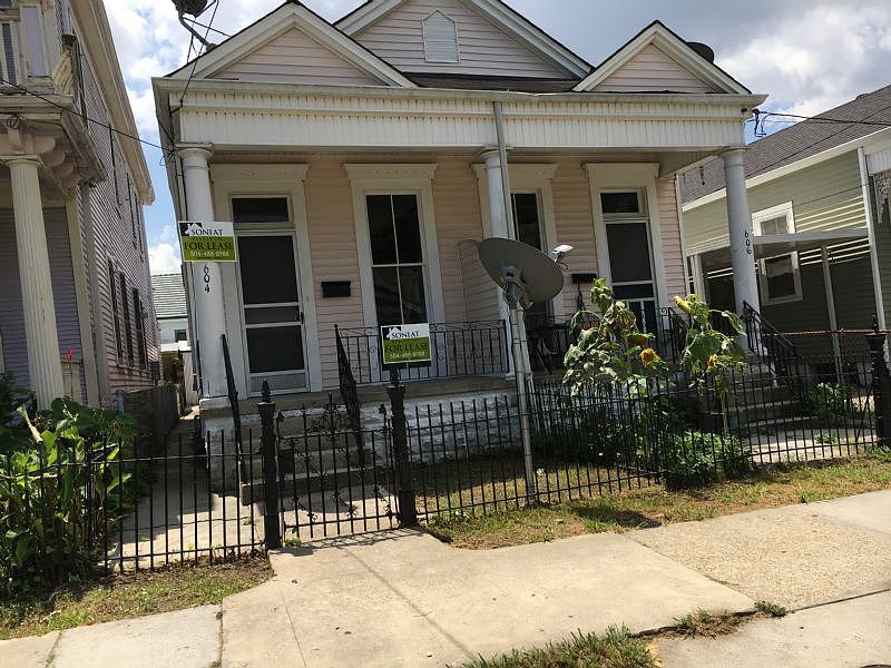 1st image of 604 S Scott St