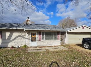 1702 Oak Grove Ave, Sterling, IL 61081