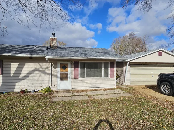 1702 Oak Grove Ave, Sterling, IL 61081