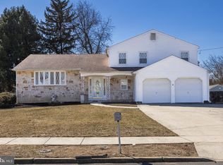 8 Silvertop Ln, Cherry Hill, NJ 08002